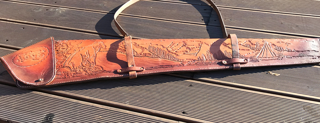 Scabbard mit Motiv-Punzierung